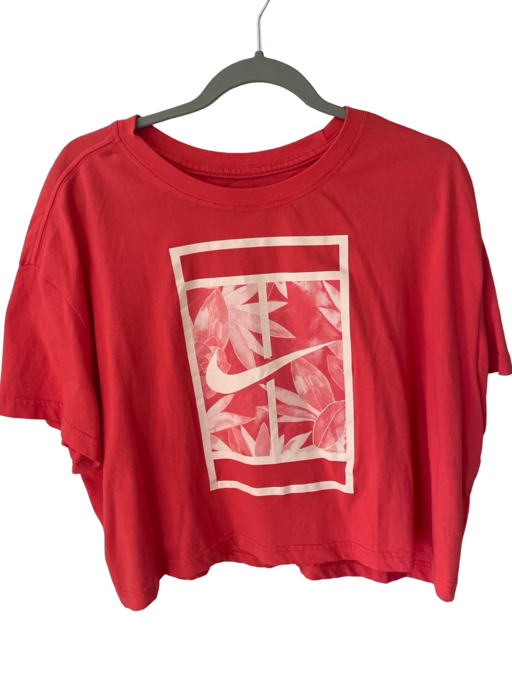 NWOT Nike Women’s Red Graphic Crop Tee